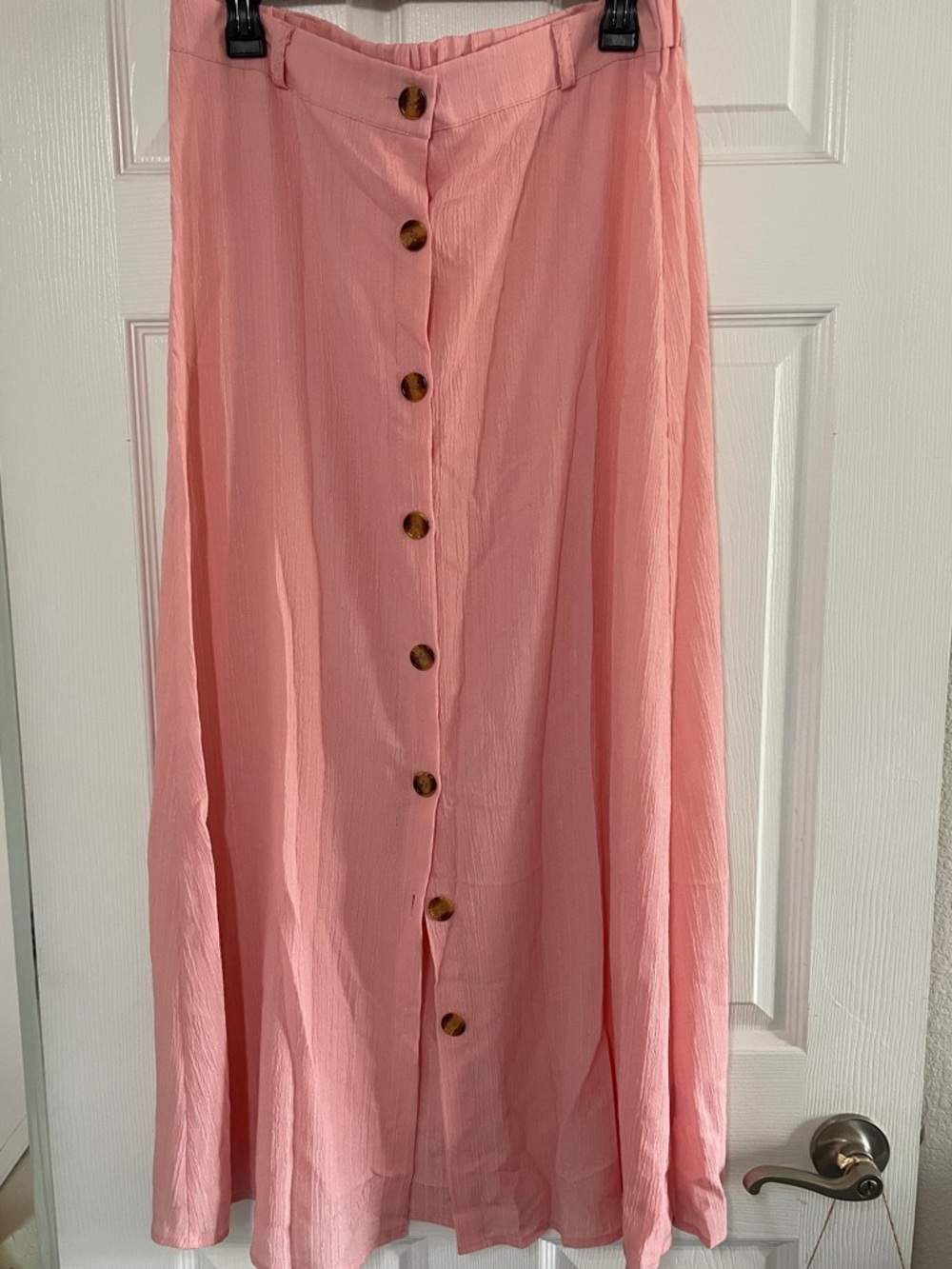 Coral pink maxi button down skirt 
Elastic back, belt loops.